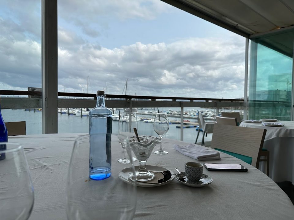 Comarea Marina restaurante con terraza coruña con vistas al mar